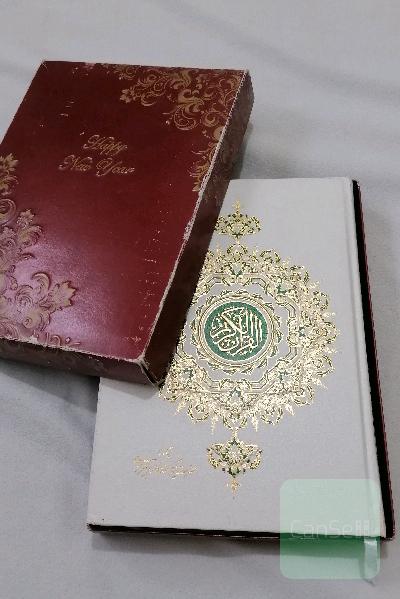 قرآن کریم طرح سفید رنگ